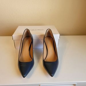 Calvin Klein Gayle Kid Skin Navy Pumps